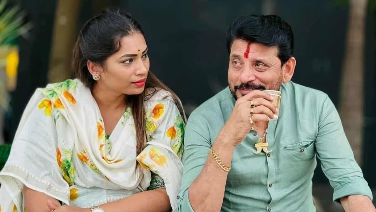 తెలంగాణ రాజకీయాల్లోకి దివ్వల మాధురి, బిగ్ బాస్ స్టార్ సంచలన నిర్ణయం