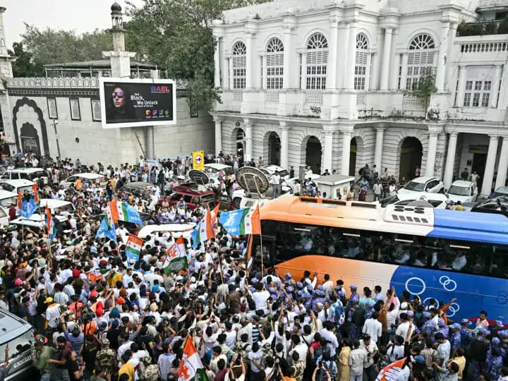 కాక్రోచ్ పార్టీ సభ్యుల అరెస్ట్: నిరసనల ఉధృతి! కాక్రోచ్ పార్టీ సభ్యుల అరెస్ట్: నిరసనల ఉధృతి!