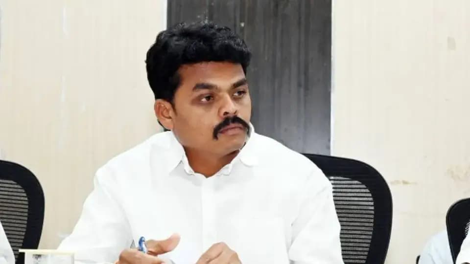 జనసేన MLA సెటిల్మెంట్ వీడియో లీక్: సంచలనం! జనసేన MLA సెటిల్మెంట్ వీడియో లీక్: సంచలనం!