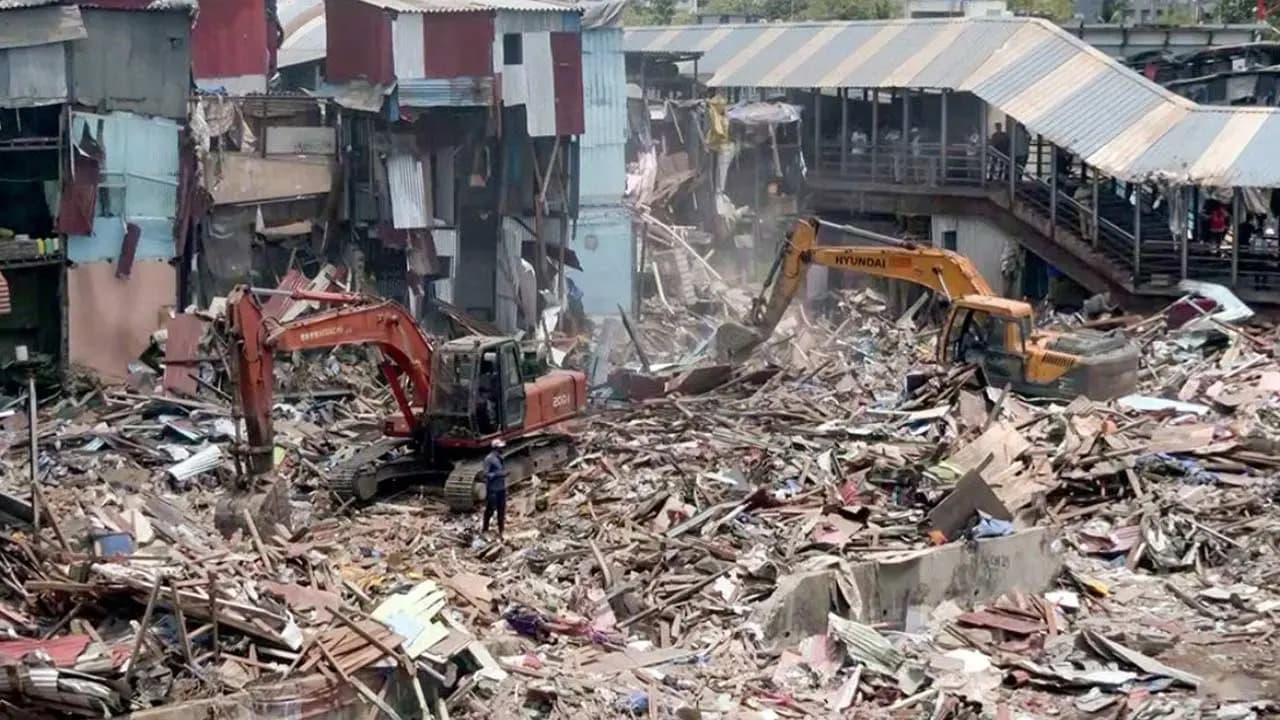 సైదులాజాబ్ లో కుప్పకూలిన ఐదంతస్తుల వాణిజ్య భవనం