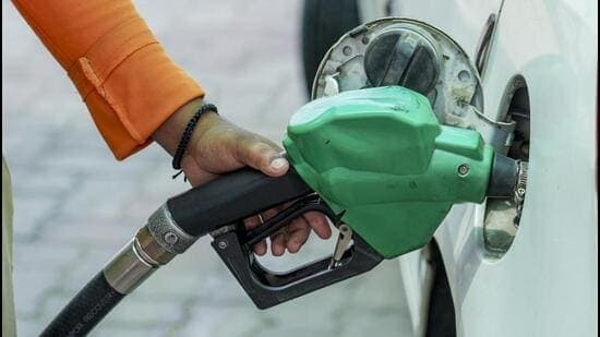 Diesel Tanker Overturns On Dwarka Expressway Citizens Rush To Fetch Spilt Oil