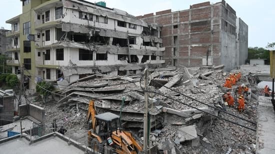 Delhi Saidulajab Building That Collapsed Near Saket Metro Had Two New Floors Added Recently Mcd Report