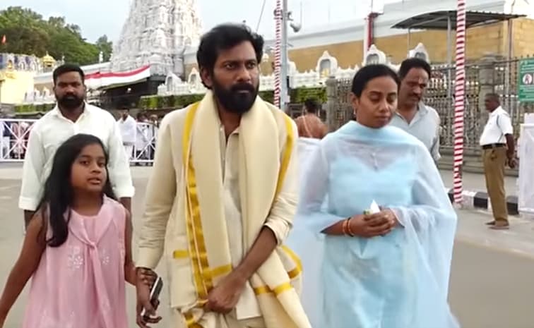 పెద్ది రిలీజ్ వేళ.. శ్రీవారి సేవలో బుచ్చిబాబు ఫ్యామిలీ
