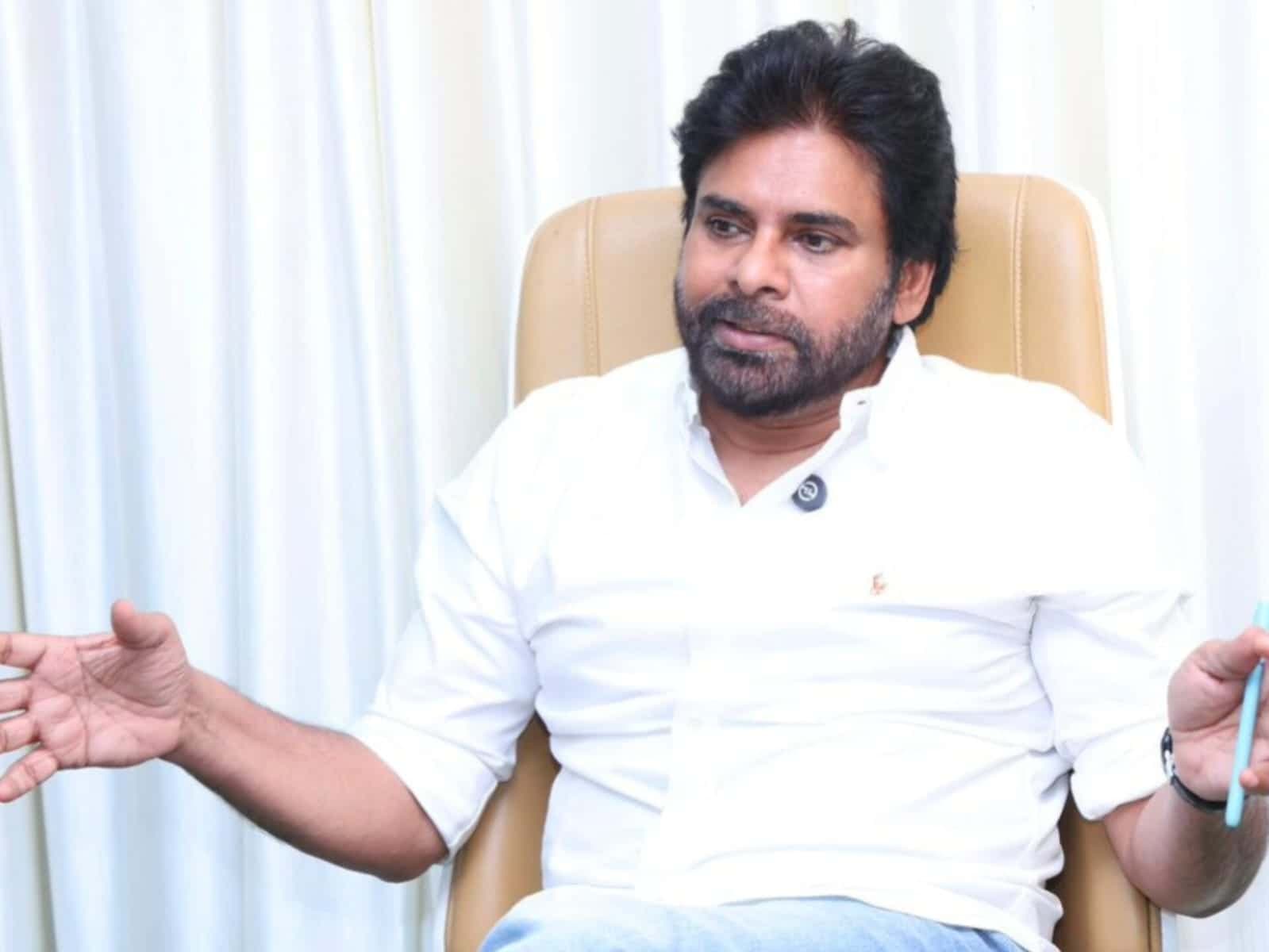తెలంగాణ ఎవరి జాగీరు కాదు.. కాంగ్రెస్ పై పవన్ కళ్యాణ్ ఫైర్